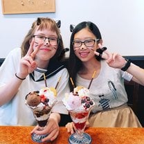Anni and I posing with our parfaits.