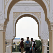 Students Meet at AUS Archway