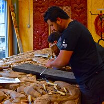 Māori carvers, Te Puia, Rotorua, Aotearoa New Zealand