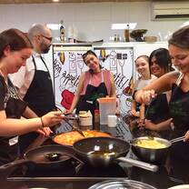 learning how to make paella 