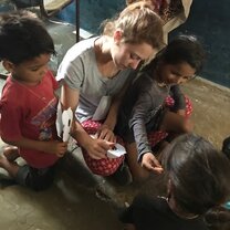 STEP Volunteer working on an art project with students in Udaipur.