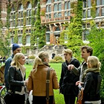 Student in front of lund university
