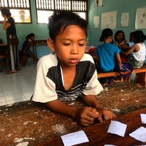 Playing memory and learning the verb to be