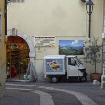Grocery store in Arco