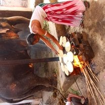Cooking chapati (not for volunteers but for elephants !)