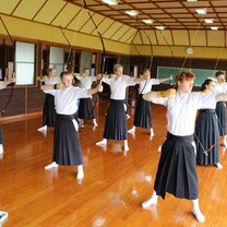 Kyudo Experience World Campus students learing Kyudo in Japan