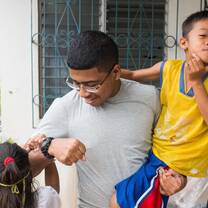 Volunteer with Children in Philippines