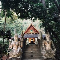 Sunrise hike to Wat Pha Lat — right nearby Chiangmai University! 