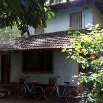 This a lovely farm house next to beach for volunteer - interns