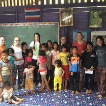 Teaching English to the Thai children 