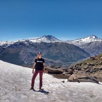 Hiking in Parque Lircay.