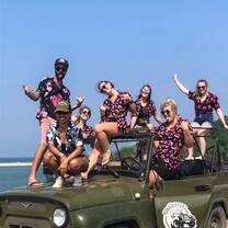 Hai Van pass jeeps
