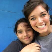 volunteer with children in costa rica