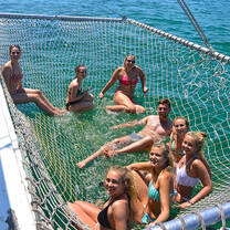 Dolphin-watching-cruise-Port-stephen-8-Day-Oz-Gap-Year-Experience-Grabatour-Travel