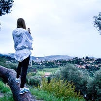 A student taking a photo in Nice