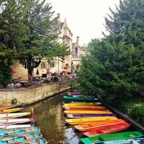 Punting boats along the Cherwell