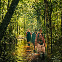 peru volunteers in the amazon.