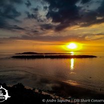 enjoy the sunset on the beach of GiliAir, at a bar or restaurant