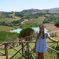 Student visiting a vineyard in Siena