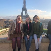 Two friends I made the first day, we are sitting in front of the Eiffel tower