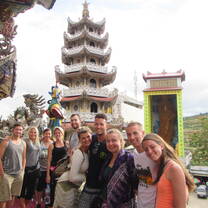 temple-_-vietnam-explorer-grabatour-travel