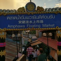 Amphwa floating market