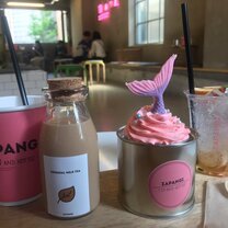 Cute mermaid tin cake!! and cute drinks!!
