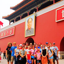 participants taking a group photo from high school language and culture immersion program