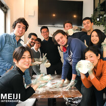 One of many intercultural events. This time: Baking Italian Pizza.