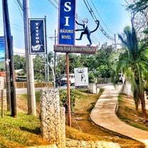 The walking path to Maximo Nivel in Manuel Antonio