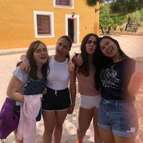 Being silly gooses with the Spanish girls I met in Biar <3