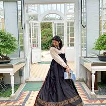 I rent a hanbok to visit the Changdeokgung Palace 