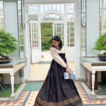 I rent a hanbok to visit the Changdeokgung Palace 