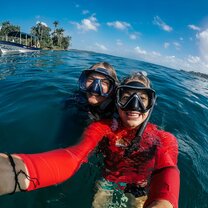 SFS Panama - students in the water