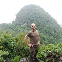 15 minutes stroll and 10 minutes hike from CLI
