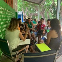 Volunteers teaching Nicaraguan students english