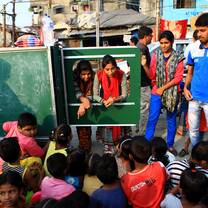 Be a street educator with our mobile school. 