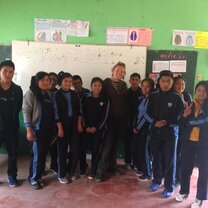 Volunteers Ginny in a day english classes .