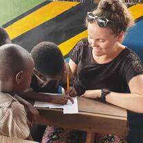 help2kids volunteering teaching kids