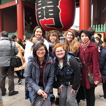 Group of 6 people posing in front of the Thunder Gate in Asakusa