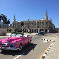 Classic car tour in Habana Vieja