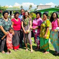 IVI Volunteer with local Fijian women