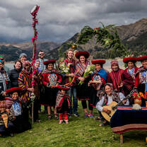 GVI volunteers and local community members