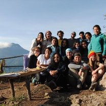 group picture in the morning after watching the sunrise 