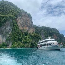 Phi Phi Island boat tour - leaving Monkey Beach