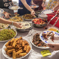 Students pick up buffet food