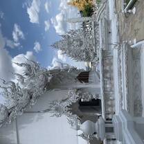 White temple 😋