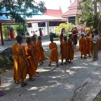 Monks Thailand - teaching weekens