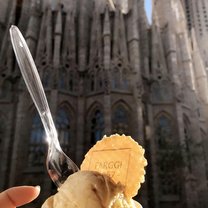 gelato in front of Segrada Familia