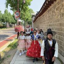 CRCC Asia Interns at Temple in Seoul